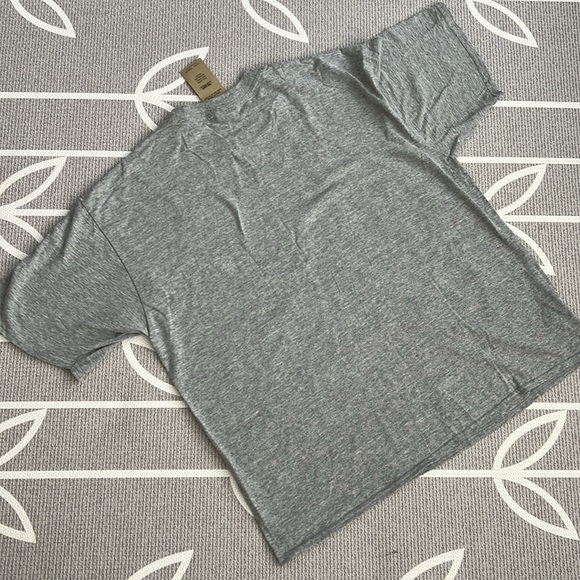 L/XL Levi T-shirt Men New with Tag - Picture 3 of 3